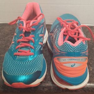 Asic Gel-Cumulus 18 Sneakers...EUC....Size 9